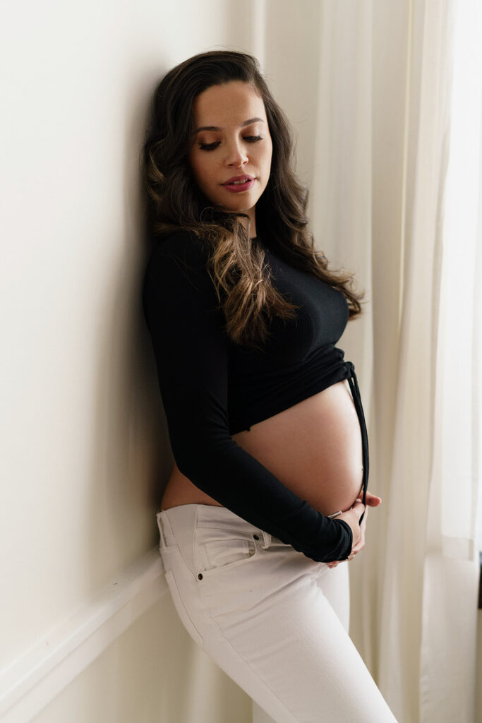 pregnant woman in white jeans and black top